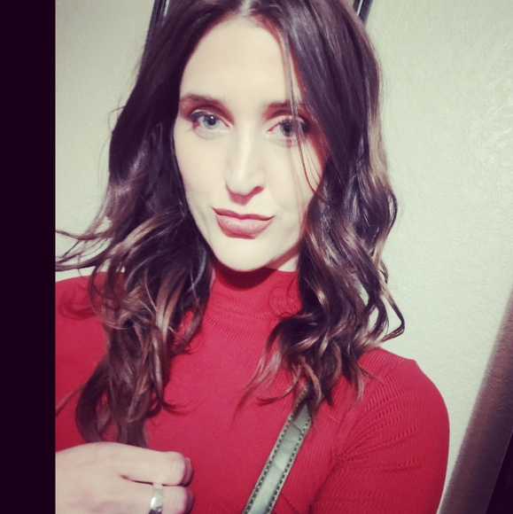 Meet your Posher, Jillian - Picture 2 of 2